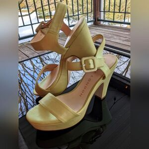 Sacha London Platform Heels Ewise Womens 7.5 Shimmer Light Green Leather Sandals